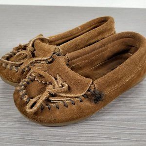 Minnetonka 'Kilty' Moccasin, Brown Suede, Toddler Size 8